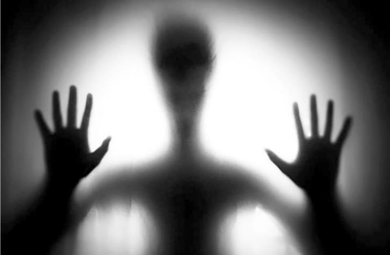 Un medium american declară că vorbește în mod regulat cu morții și că aceștia îi explică unde se duc spiritele lor după ce trec în neființă