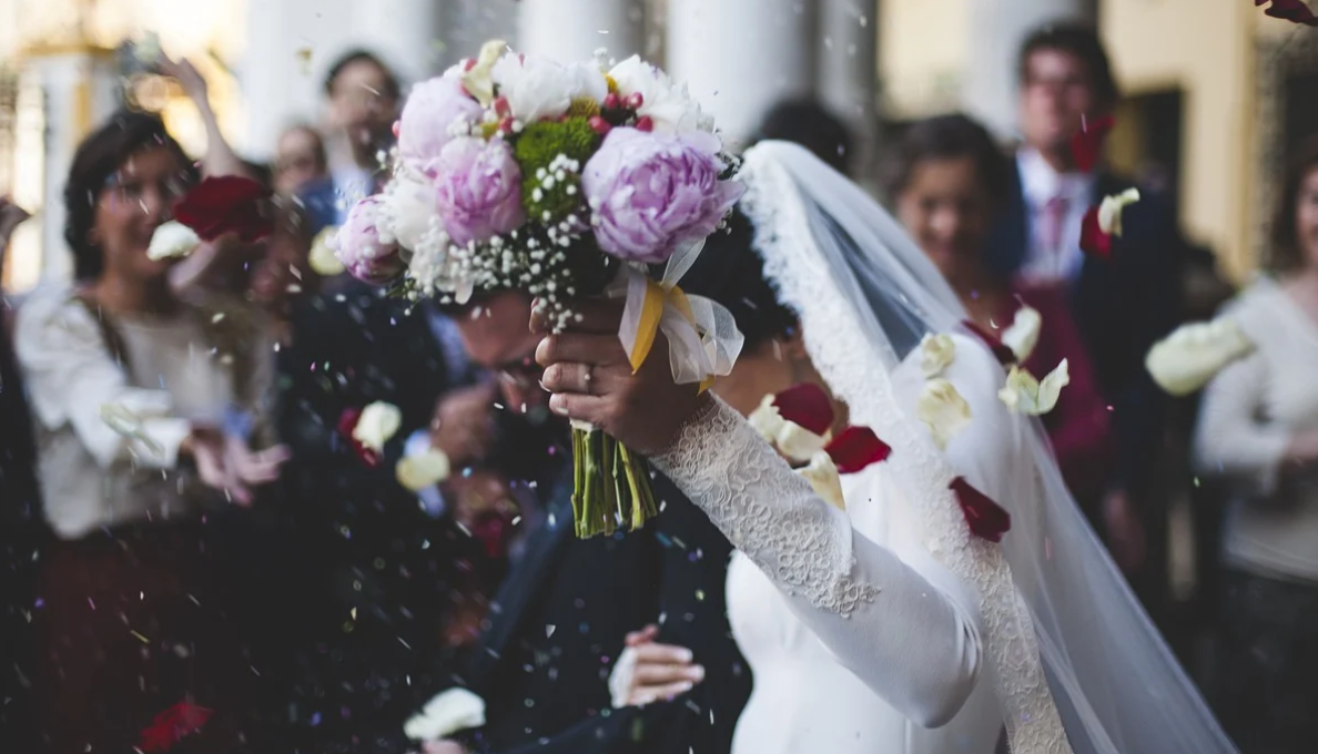 Un cuplu a organizat o nuntă cu 70 de invitați, iar la finalul petrecerii a fugit fără să plătească meniurile