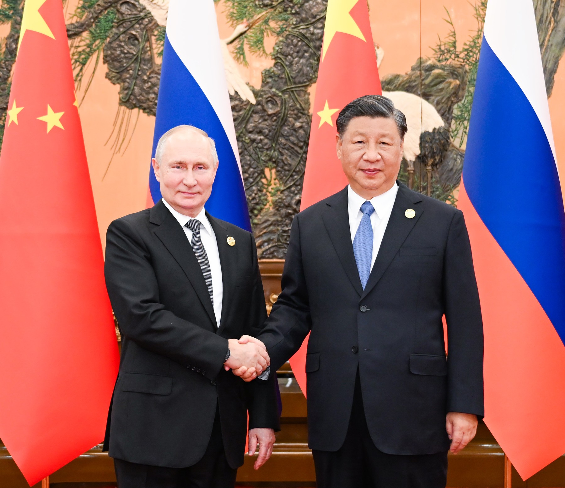 Xi Jinping îndeamnă națiunile occidentale să nu se distanțeze de China și salută parteneriatul cu Rusia
