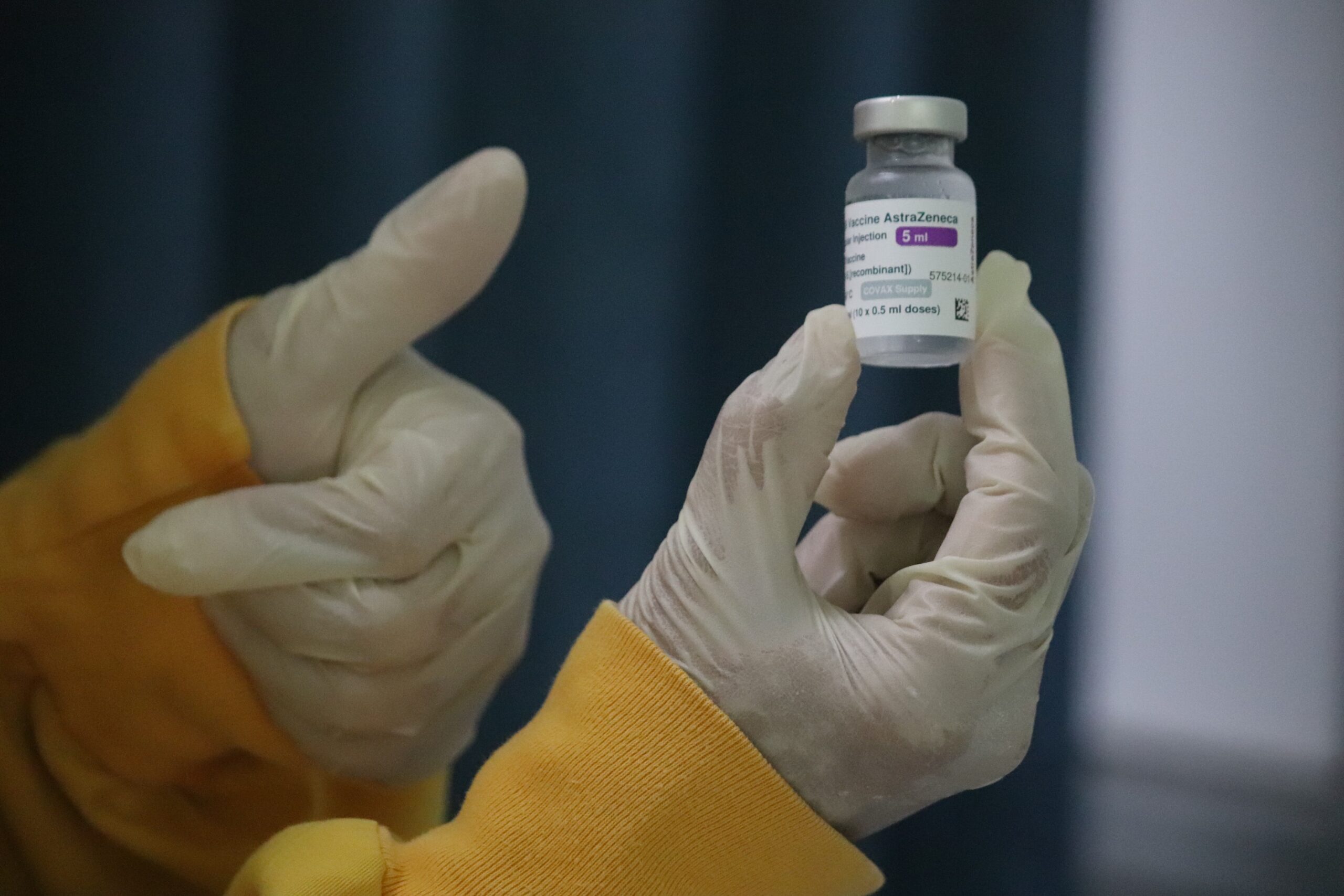 Vaccinul anti-COVID de la AstraZeneca ar putea fi declarat „defectuos”. Riscurile vaccinării cu acest ser depășeau „pericolul pandemiei”