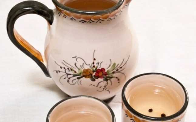 Țuica, folosită ca medicament, inclusiv pentru fracturi de oase. „Atrage ca un magnet”