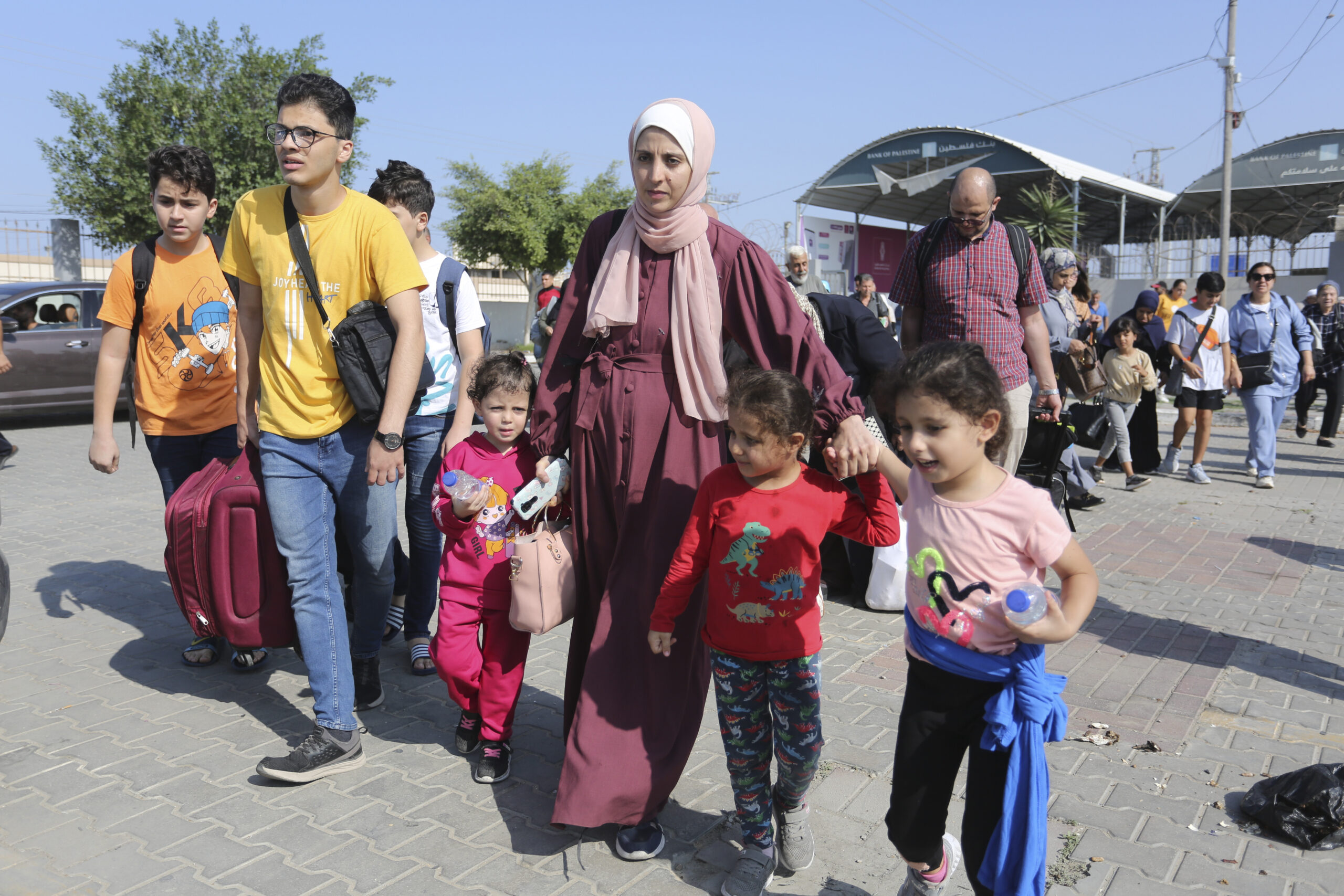 101 români vor fi evacuaţi