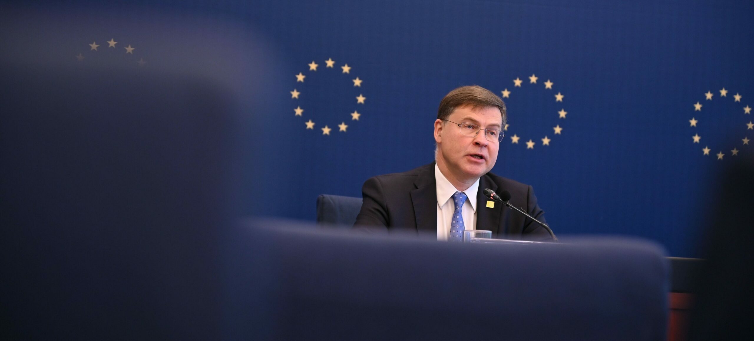 Comisia Europeană va examina atent situația mai multor state, inclusiv a României, din cauza dezechilibrelor macroeconomice