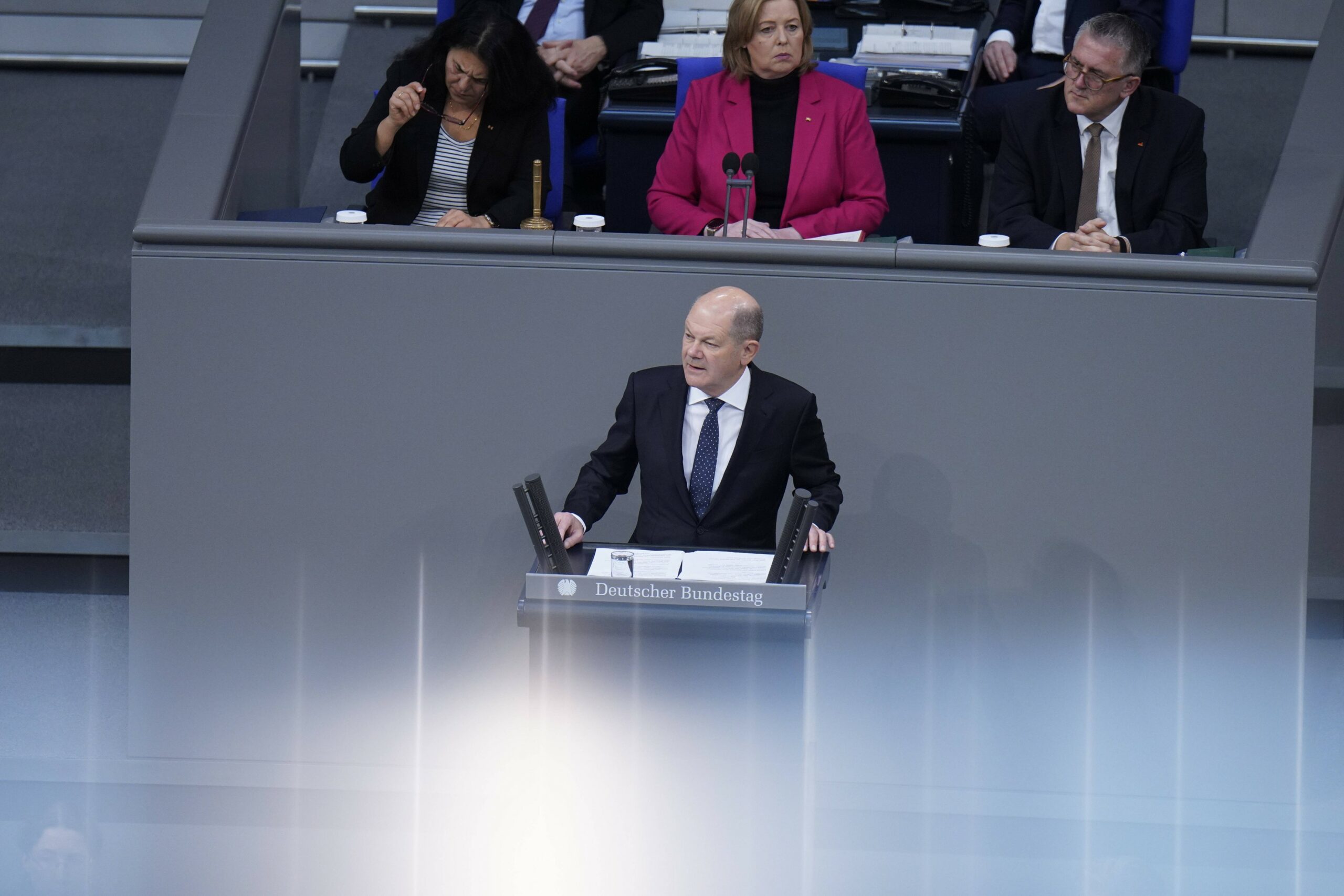 Scholz vrea continuarea investițiilor și acordarea de facilități fiscale, în pofida crizei bugetare / ”Dar trebuie reduse și cheltuielile”