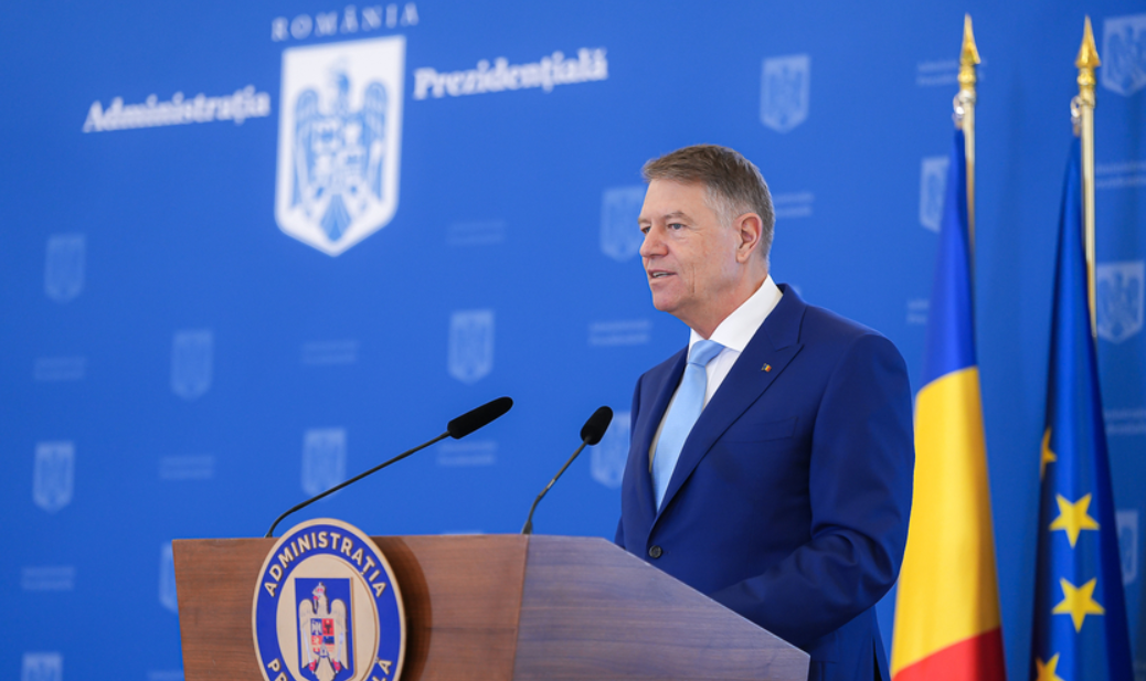 Klaus Iohannis a PROMULGAT o lege care majorează limitele de pedeapsă cu o treime în cazul profesorilor acuzaţi de hărţuire sexuală