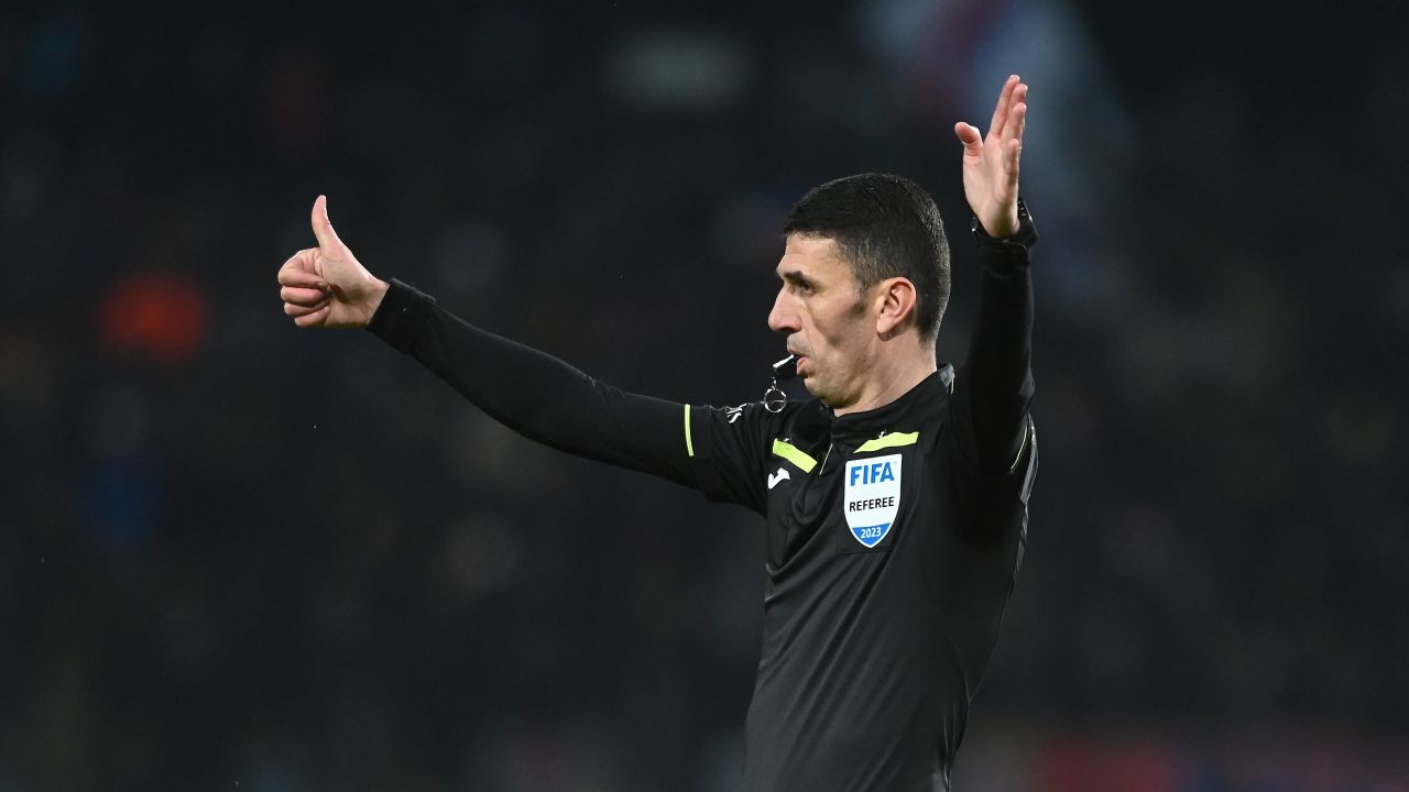 Arbitrul care a validat un gol marcat din ofsaid etapa trecută, delegat la derby-ul rundei 21