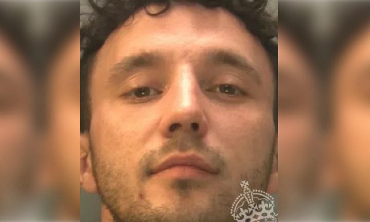 El este tânărul care și-a UCIS mama pentru că nu i-a făcut un sendviș cu șuncă. O bătea de ani de zile, dar ea tot îl iubea