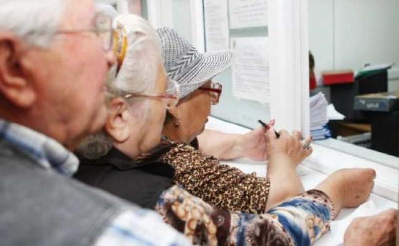 Se pregătesc banii pentru pensionari! Urmează să fie virați înainte de Crăciun
