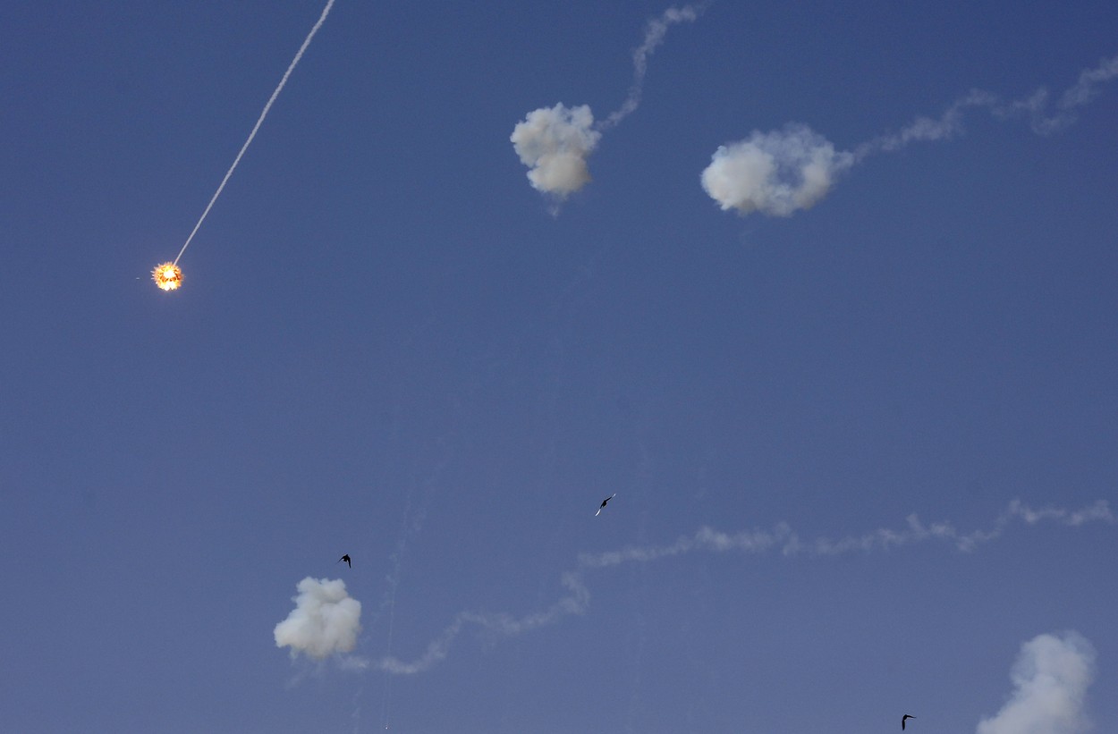 Militanții palestinieni au lansat noi atacuri cu rachete asupra Israelului / Confruntările se intensifică și la frontiera nordică