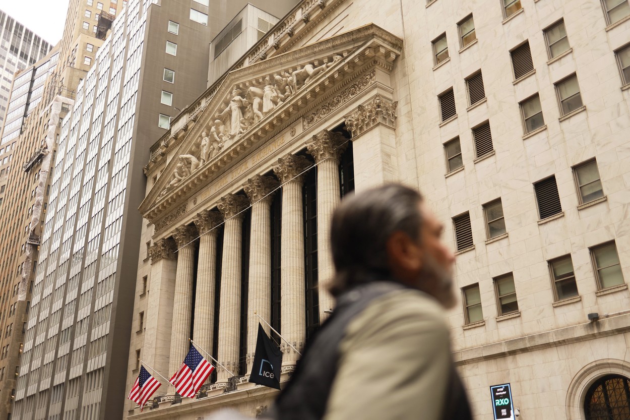 Fed menține nivelul dobânzilor, dar semnalează posibilitatea flexibilizării politicii monetare