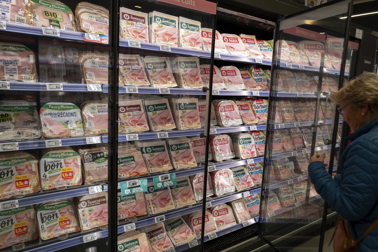 Franța vrea să oblige rețelele de supermarketuri să informeze clienții dacă micșorează cantitatea produselor
