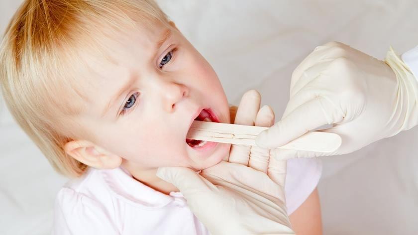 Spitalele de Copii, supraglomerate: val de infecţii acute respiratorii, viroze, gripe și pneumonii. Ce recomandă medicii