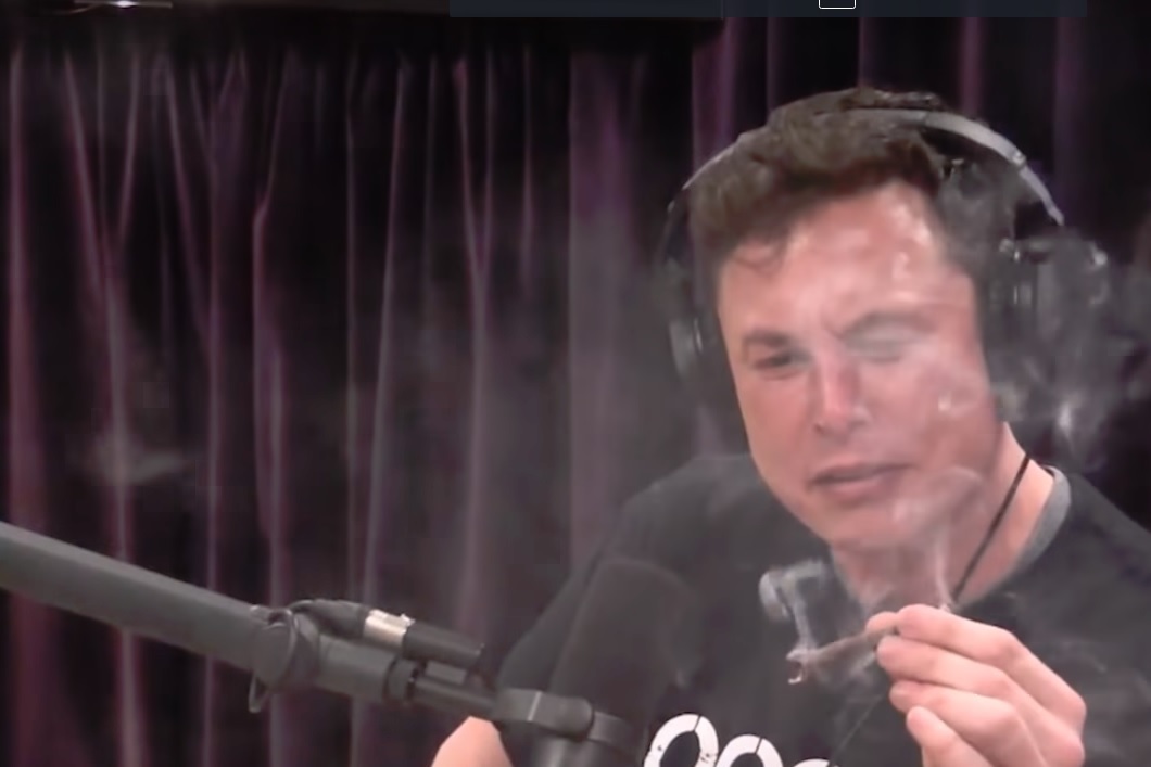 Directorii Tesla și SpaceX se tem că apetitul lui Elon Musk pentru DROGURI ar putea pune în pericol contracte de mii de miliarde dolari