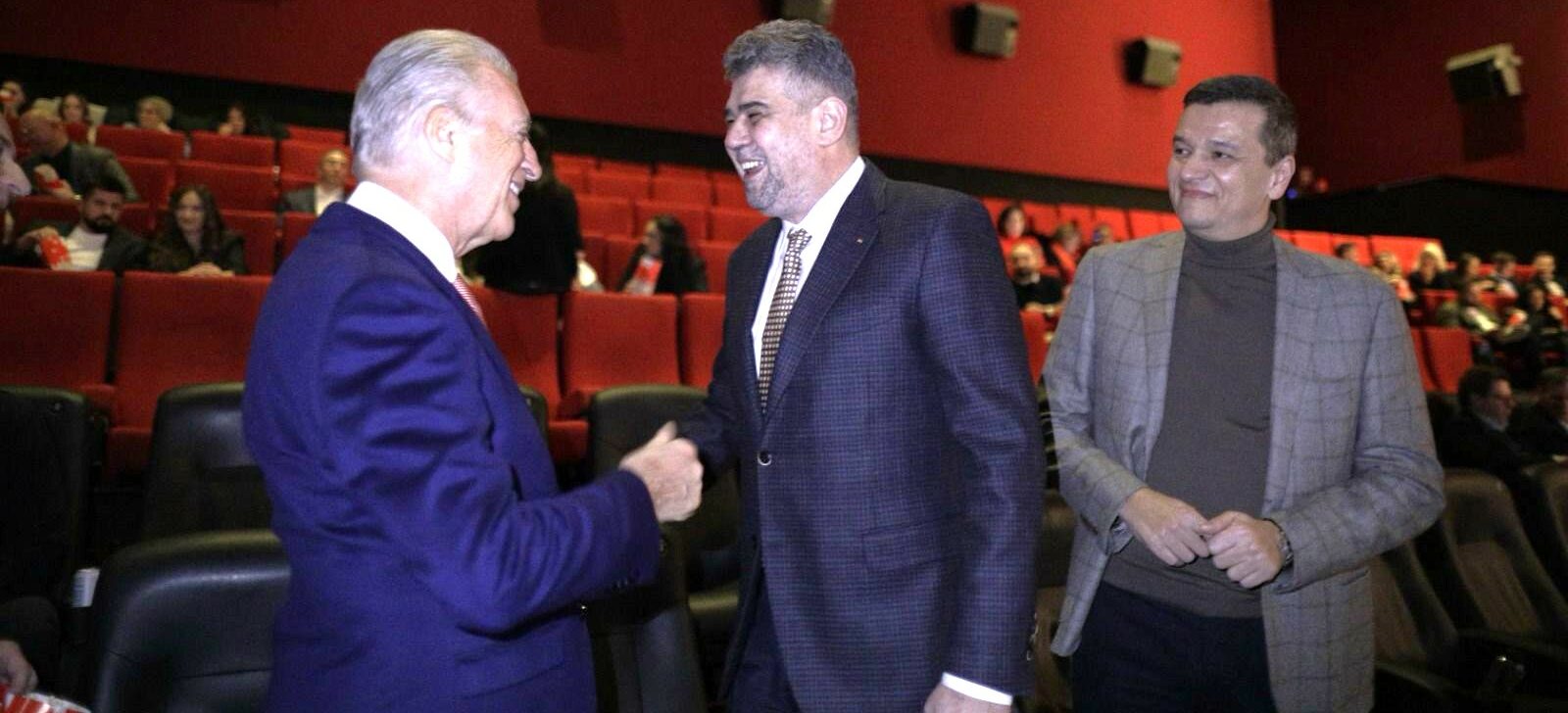Marcel Ciolacu a fost la proiecția filmului „FERRARI” și a dat mâna cu Piero Ferrari