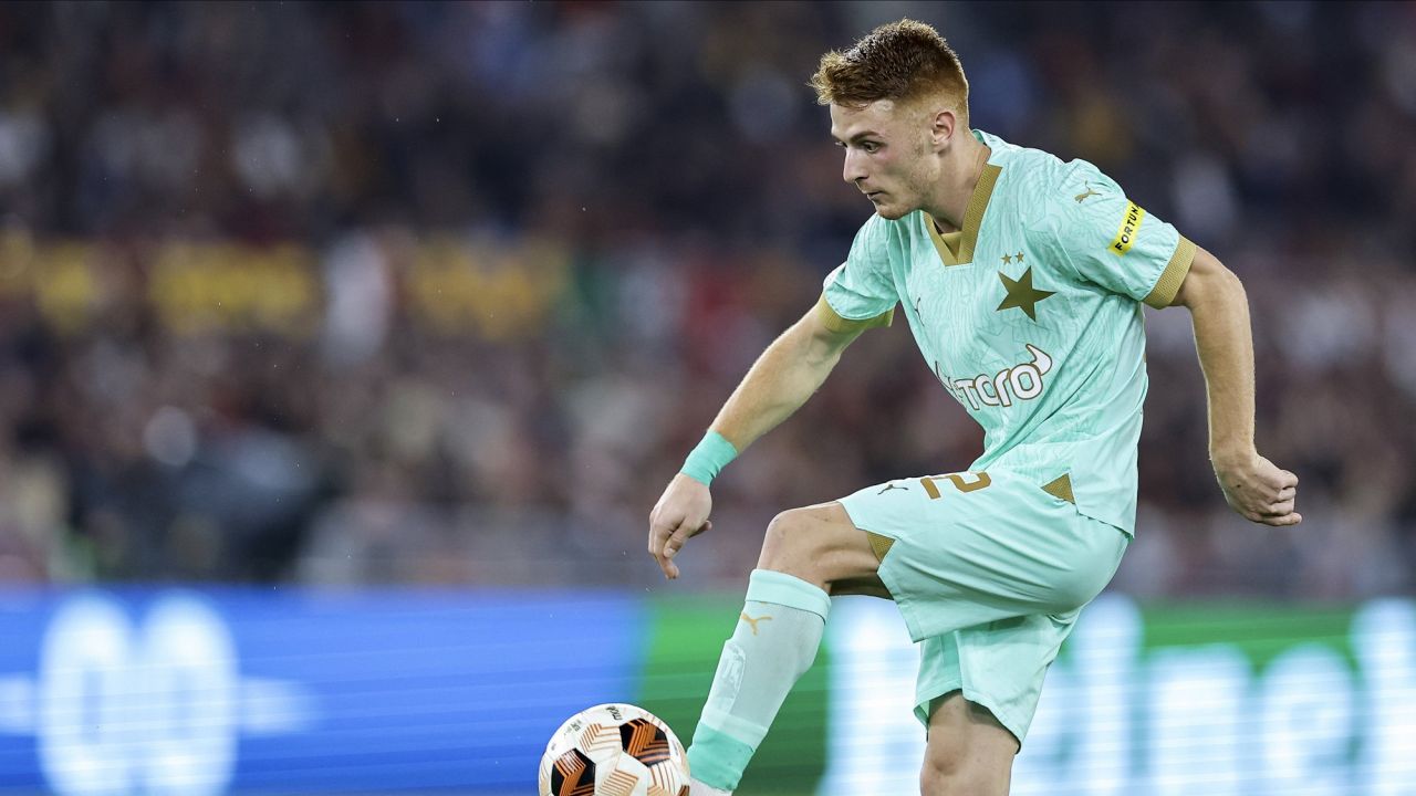 Concurență puternică pentru Andres Dumitrescu! Slavia Praga a transferat unul dintre cei mai în formă fundași din Serbia