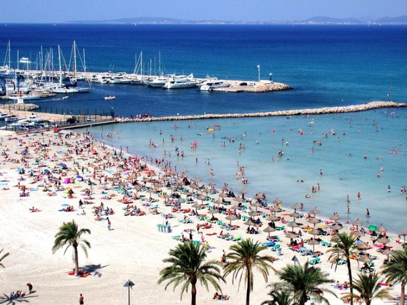 Milioane de bucăți de plastic invadează plajele din nord-vestul Spaniei