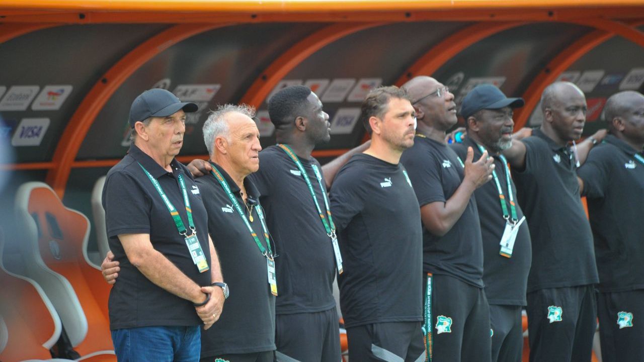 Și-au dat afară selecționerul, deși s-au calificat în optimile Cupei Africii pe Națiuni și acum vor să-l „împrumute” pe cel care l-a învins pe Messi 