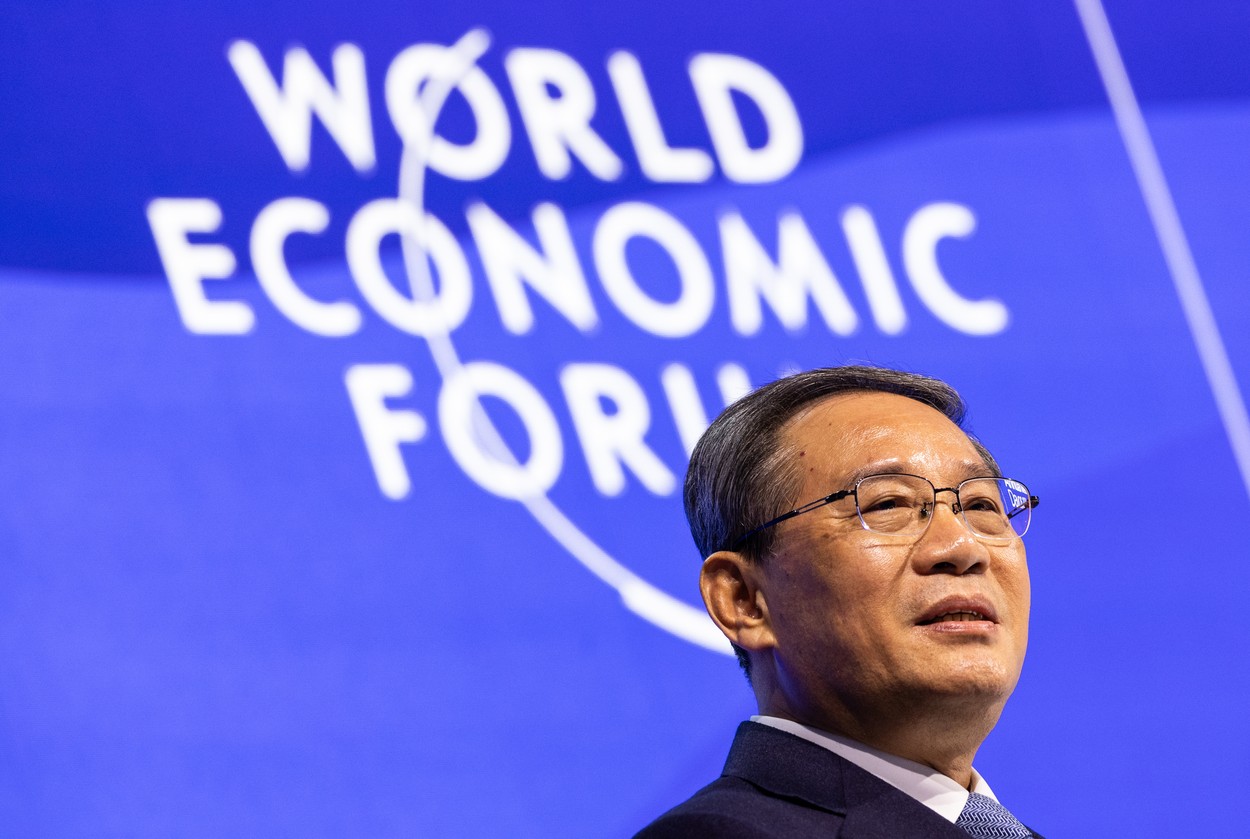 Premierul Li Qiang a încercat, la Davos, să promoveze mediul economic din China și a denunțat linia protecționistă a SUA
