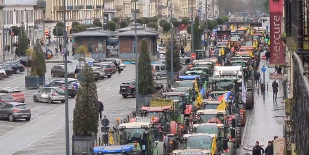 Protestele agricultorilor din Franța afectează activitatea transportatorilor români