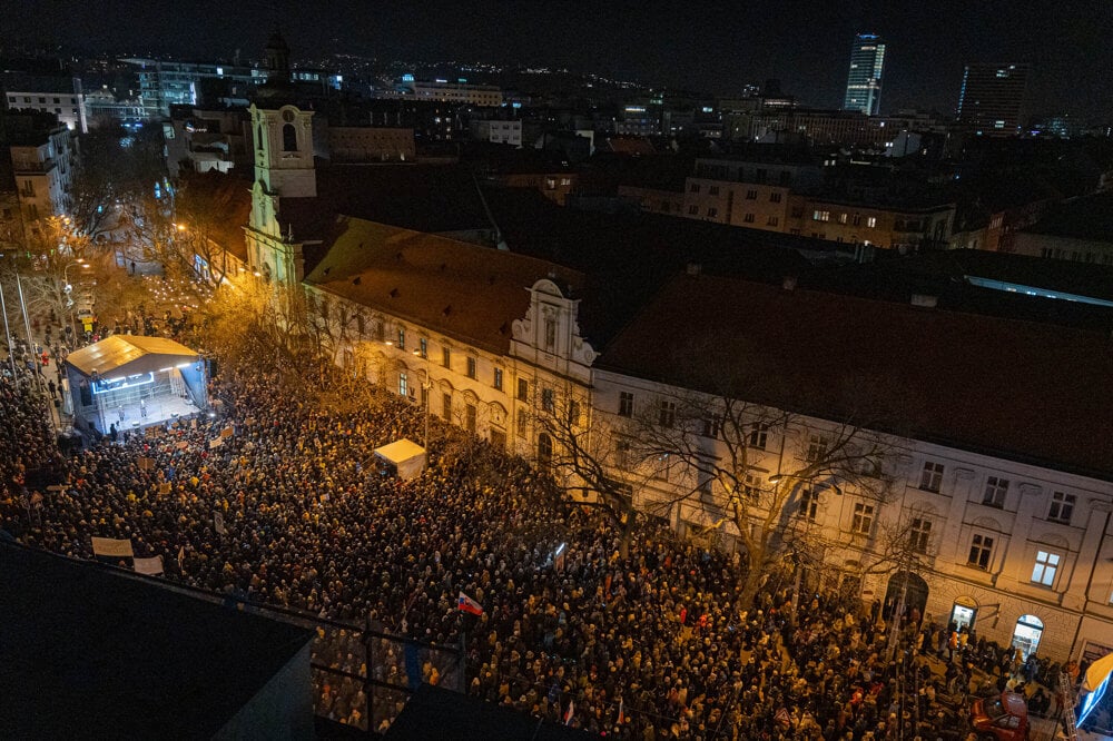 Proteste masive în Slovacia față de planul desființării secției anticorupție a Parchetului