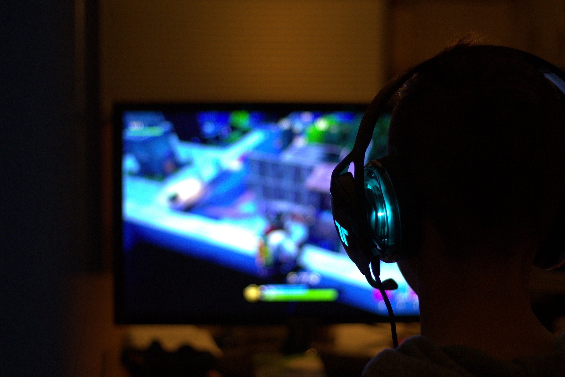 Tinerii români visează să se îmbogățească din „gaming”. Cât de periculos este fenomenul denumit „cocaină digitală”