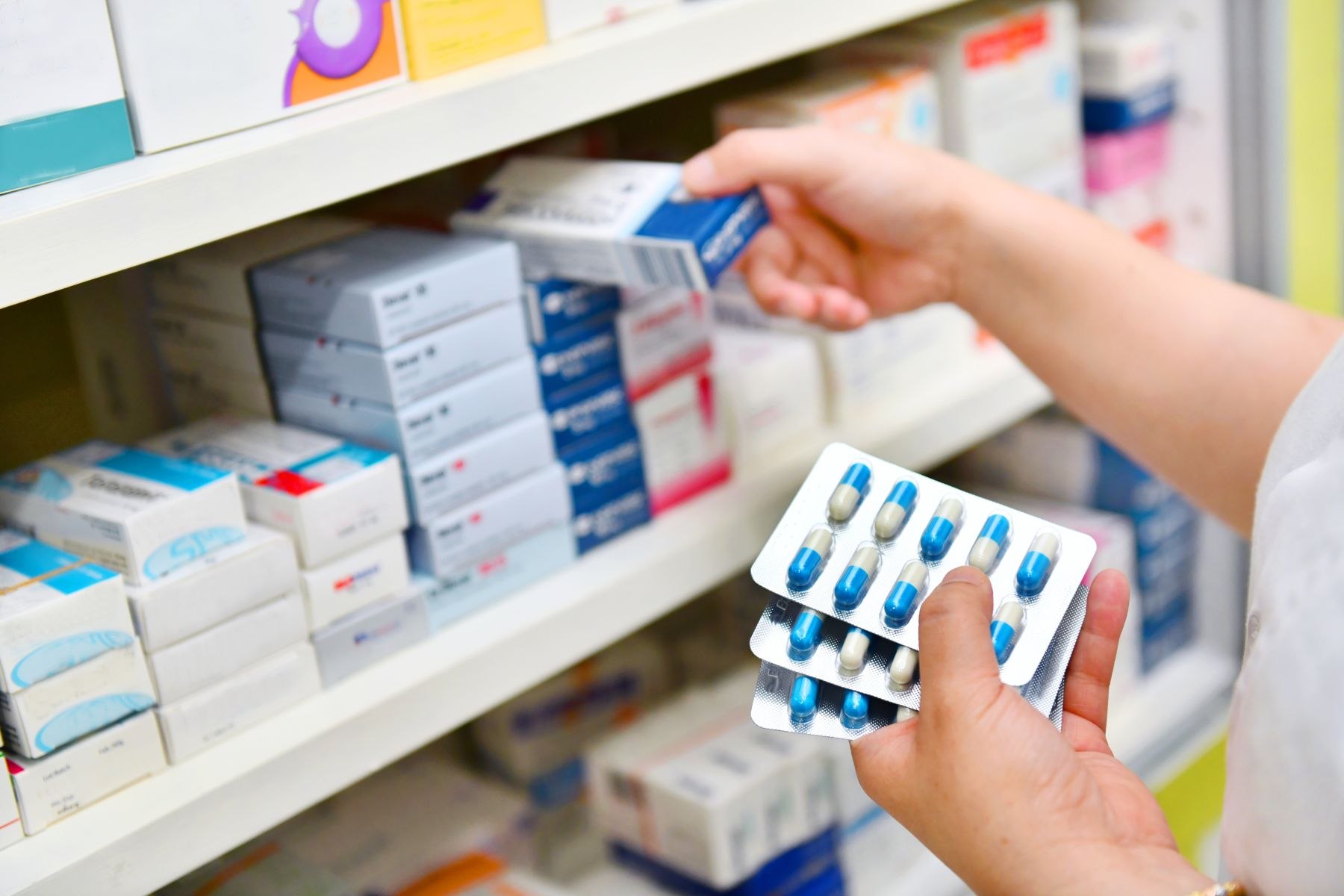 Cât de posibilă este eliberarea de medicamente cu rețetă din farmaciile online românești