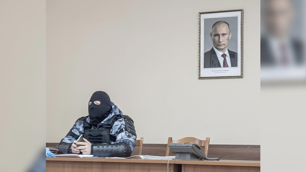 Încă o moarte suspectă în Rusia. Fotograful care a realizat o poză devenită simbol al protestelor din 2021 a decedat