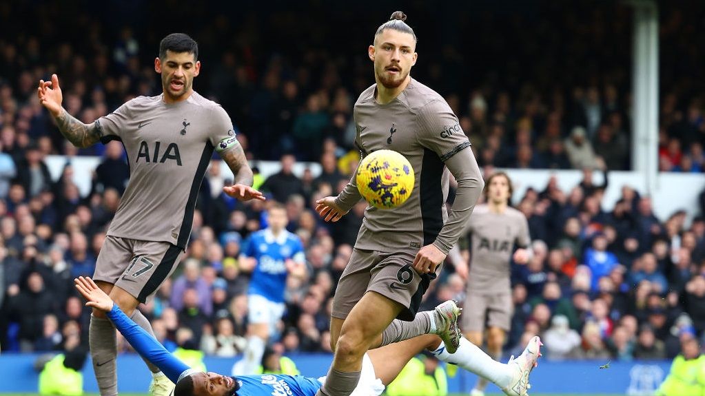 Verdict pentru Drăgușin în Anglia. Când va putea fi titular în premieră la Tottenham: „Postecoglou a fost clar cu el”