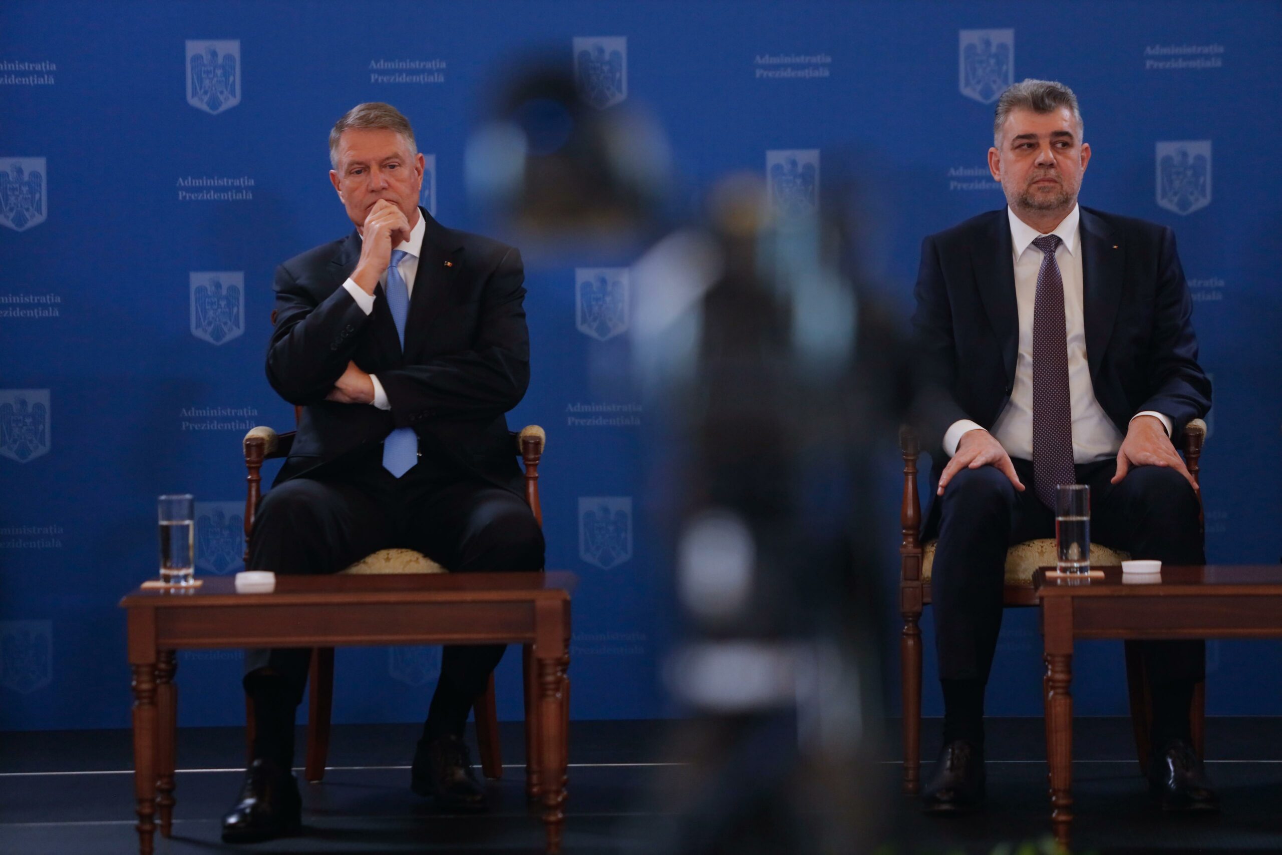Nu știu cum s-a nimerit ca eu, prim-ministru, să dau aceste explicații, să-i țin apărarea lui Klaus Iohannis