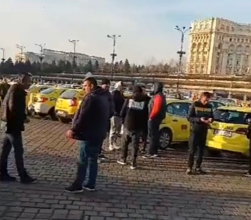Protest masiv al taximetriștilor din București: Centrul Capitalei este blocat complet /VIDEO