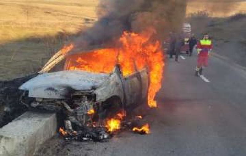 ULTIMA ORĂ – Persoană carbonizată în urma unui accident rutier, pe DJ 107B