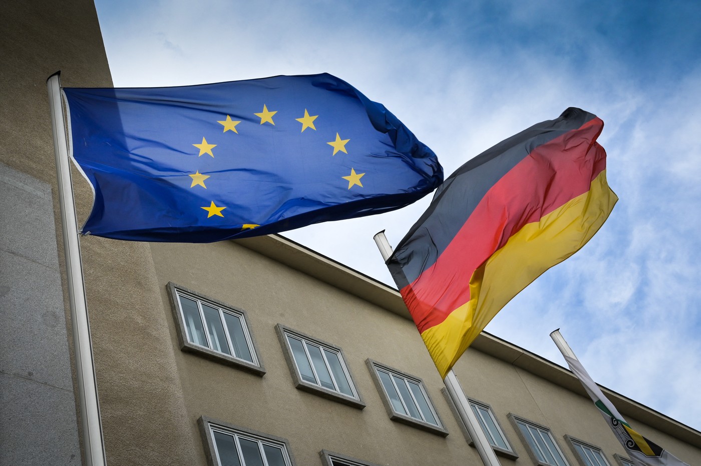 Planul Comisiei Europene de coordonare a apărării generează PREOCUPĂRI în capitalele statelor UE și în industria militară