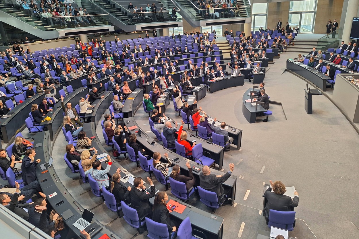 Bugetul Germaniei, adoptat în Bundestag, după săptămâni de dispute /Berlinul trebuie să obțină CREDITE de zeci de miliarde de euro