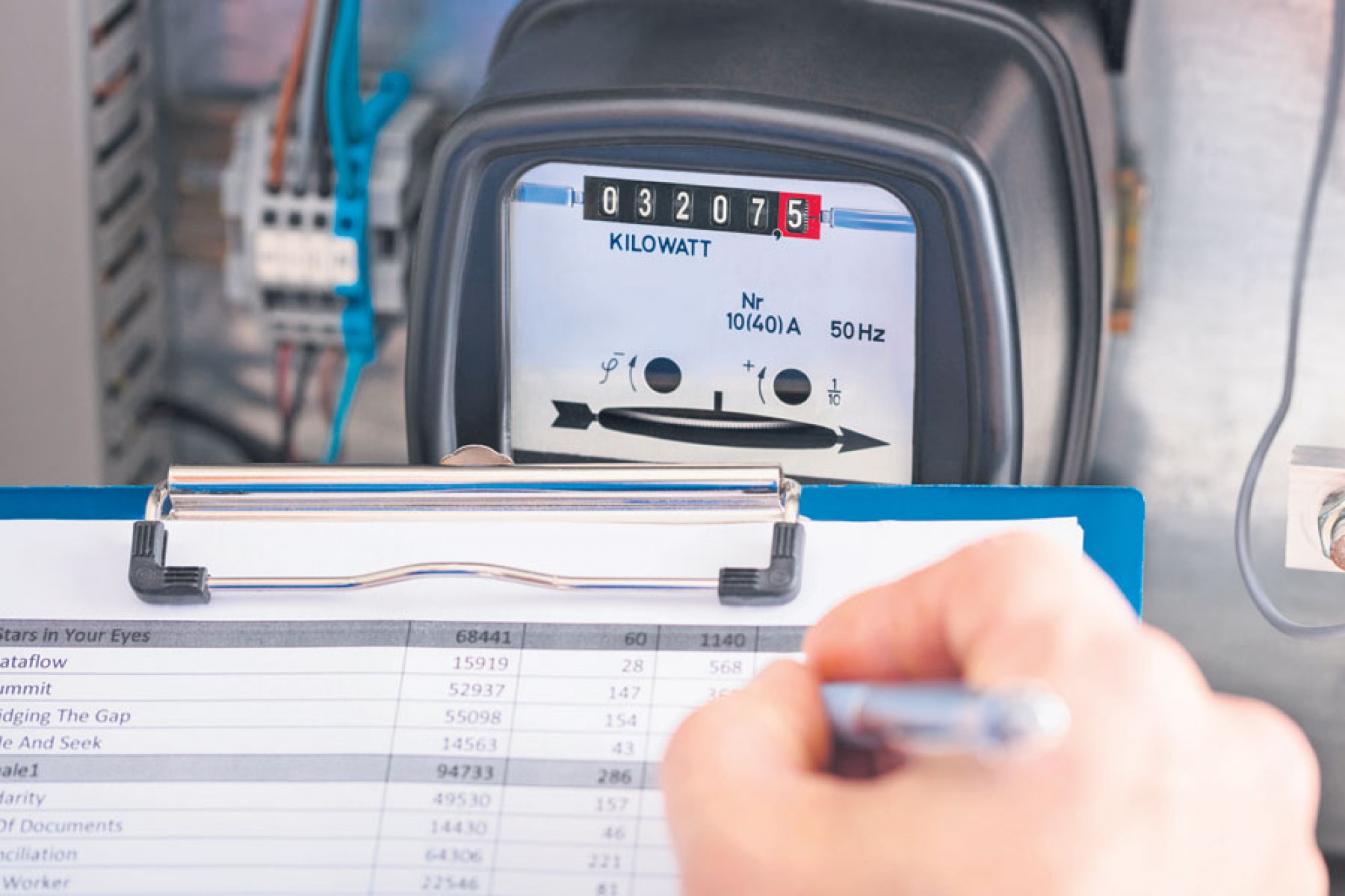 Facturile românilor, mai mici de la 1 aprilie. Ministerul Energiei propune noi modificări / ,,Taxa pe soare” ar putea fi eliminată