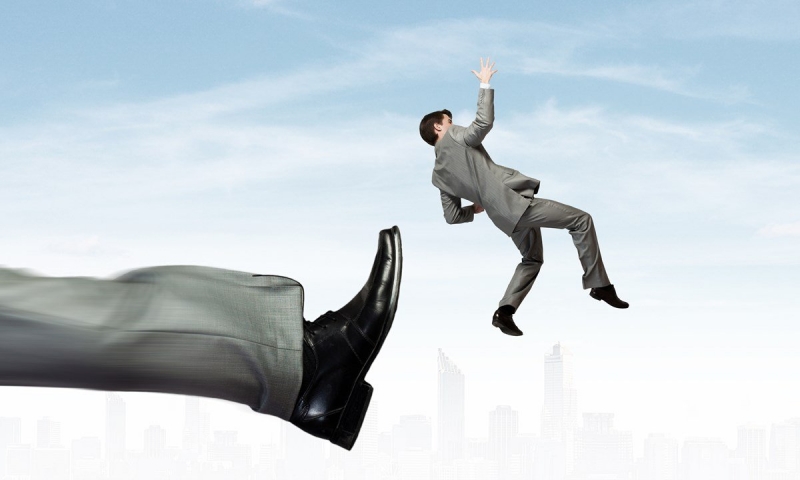 Cel mai mare producător mondial de panouri fotovoltaice concediază o treime din angajați