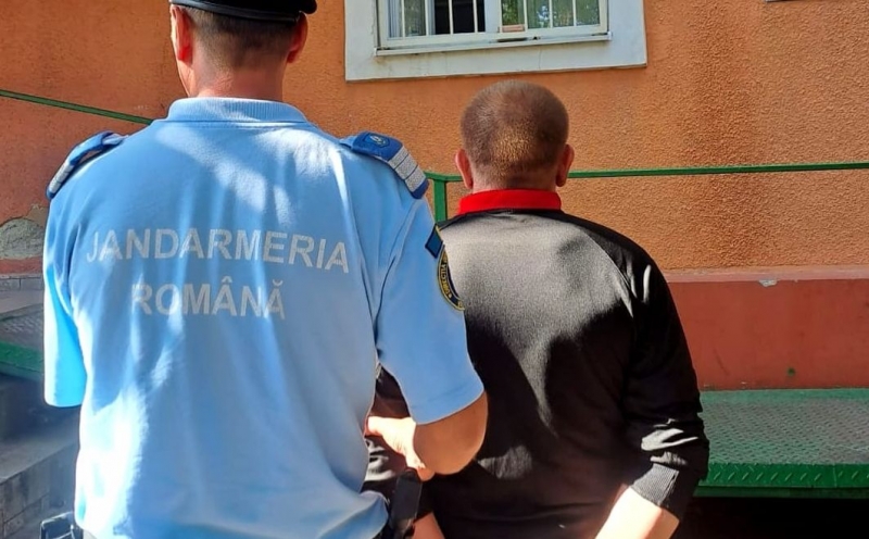 Un profesor de sport din Ploiești, în arest la domiciliu pentru că ar fi întreținut acte sexuale repetate cu o fată de 14 ani