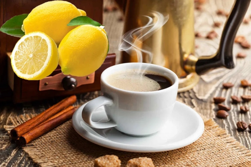Cafeaua cu lămâie te-ar putea ajuta să slăbești? Ce spun cele mai recente studii