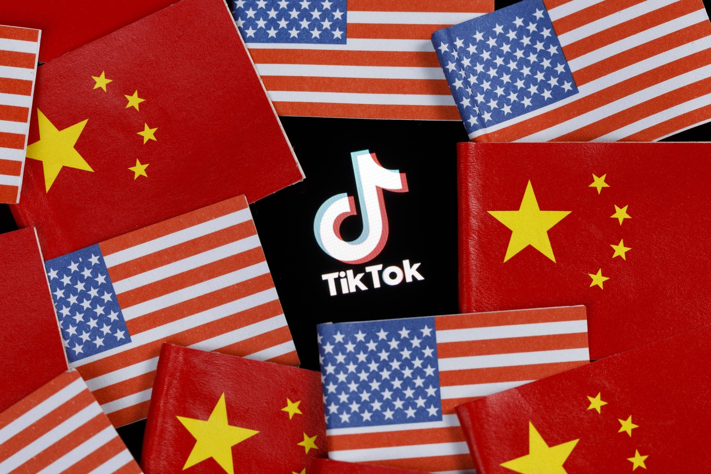 TRUMP consideră TikTok ”amenințare de securitate” /Facebook este ”inamicul poporului, la fel ca o mare parte a presei”