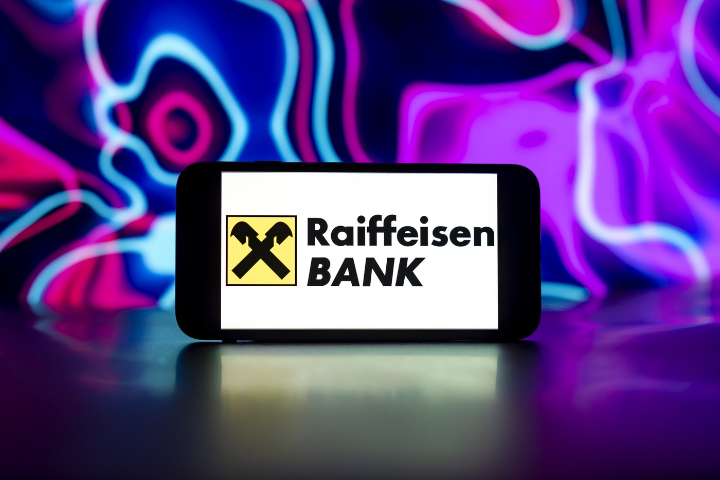 Washingtonul exercită PRESIUNI asupra băncii austriece Raiffeisen pentru a renunța la tranzacția cu un magnat rus