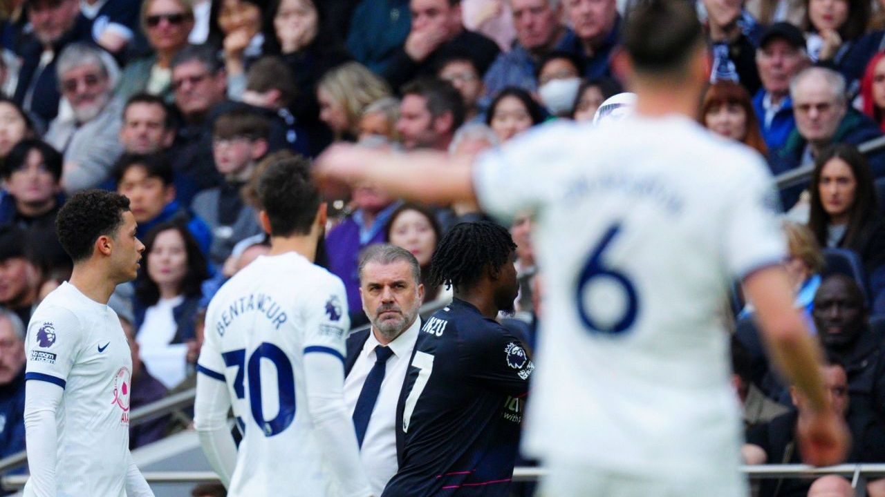 Remarca lui Ange Postecoglou, după ce Tottenham a primit gol în minutul 3 cu Radu Drăgușin titular: ”Dezamăgit!”