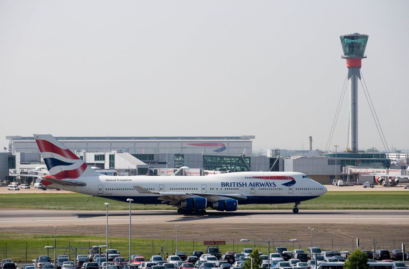 Incident pe aeroportul Heathrow, unde două avioane de pasageri s-au ACROȘAT pe pistă