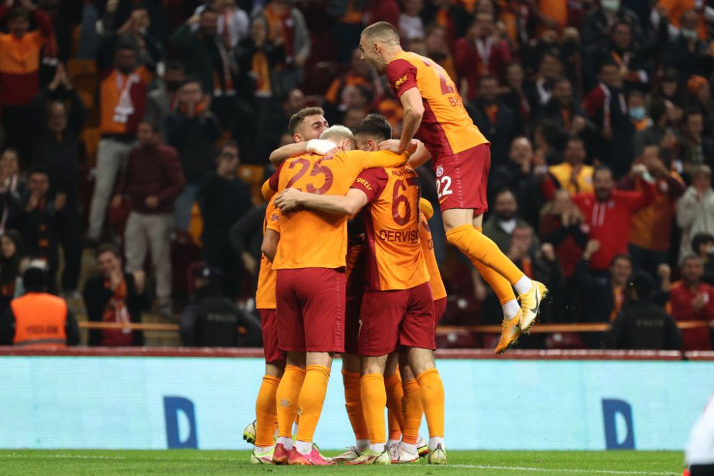 Doi români la Galatasaray!? După Ianis Hagi, încă un „tricolor” a ajuns sub lupa turcilor