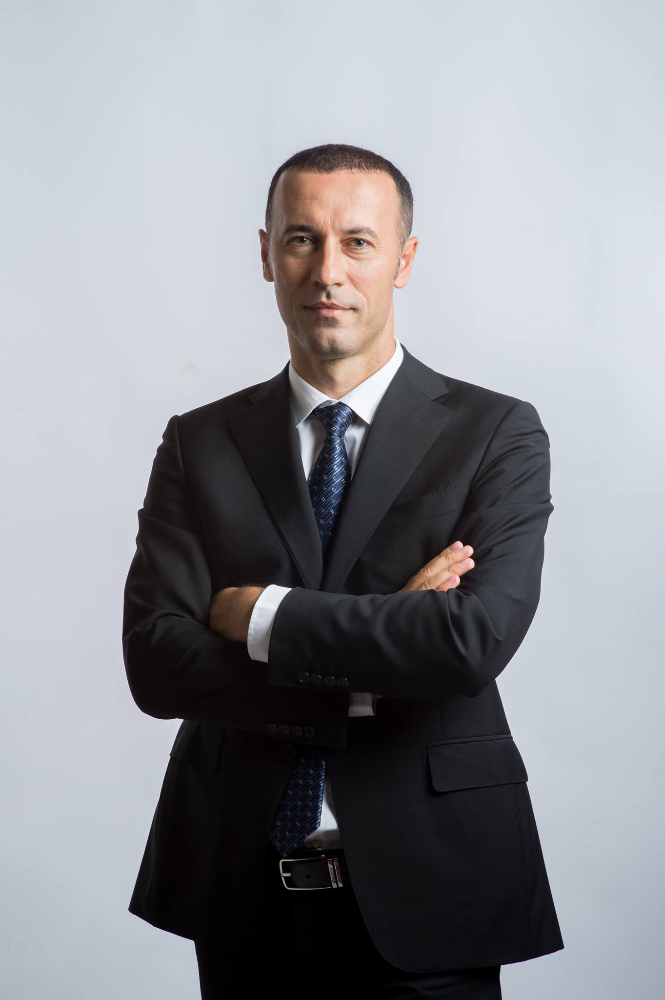 „Baronul cu Lamborghini” face jogging, cu ziariștii pe urme