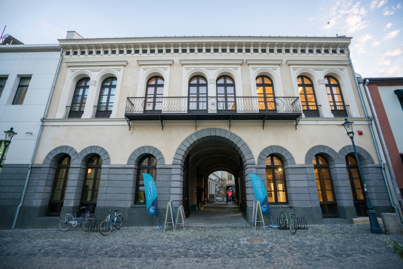 Actorii Şerban Pavlu şi Vlad Linţă, pe scena ARCUB în două reprezentaţii ‘Bazinul de nord’ în regia lui Alexandru Mâzgăreanu