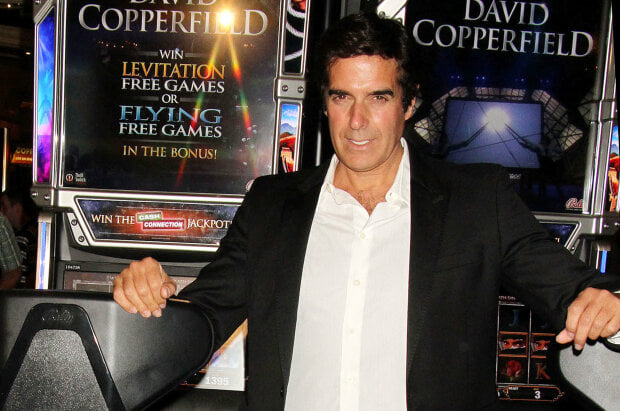 Magicianul David Copperfield, ACUZAT că a abuzat de 16 femei!
