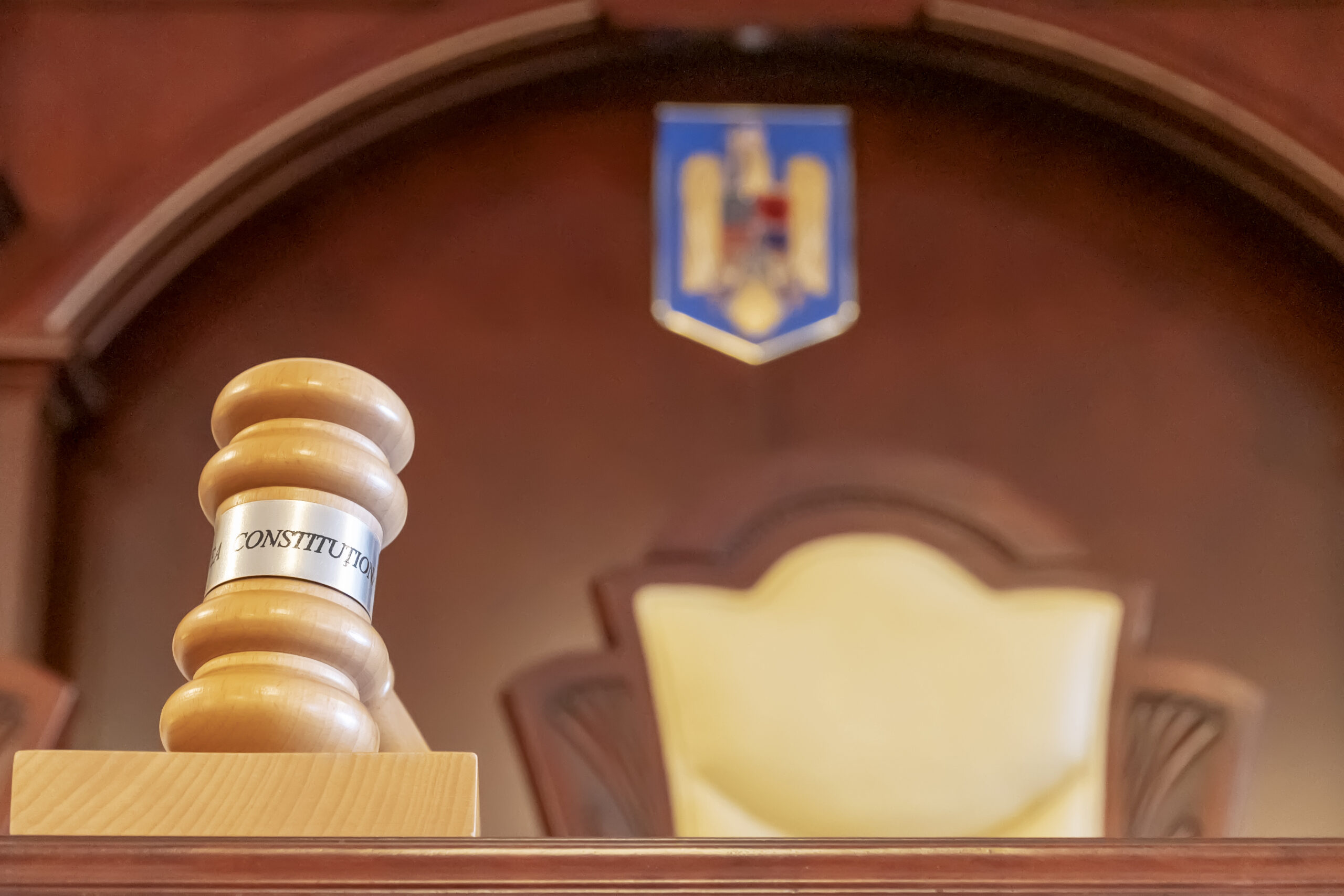 Decizie, AȘTEPTATĂ în plină campanie electorală. Comasarea alegerilor locale cu cele europarlamentare, pe masa CCR