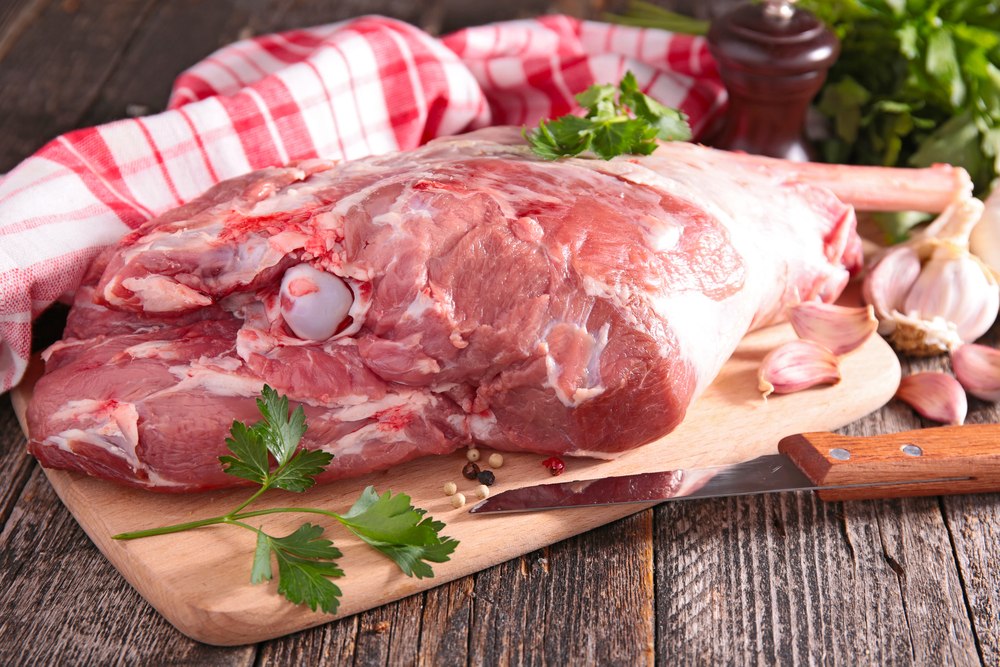 Cine nu ar trebui să mănânce carne de miel și ce „ne paște” dacă o combinăm cu multe ouă și alcool