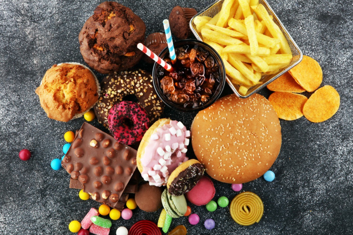Cele mai rele alimente ultraprocesate. Ce ar trebui să evităm sau măcar să măcar să consumăm mai puțin