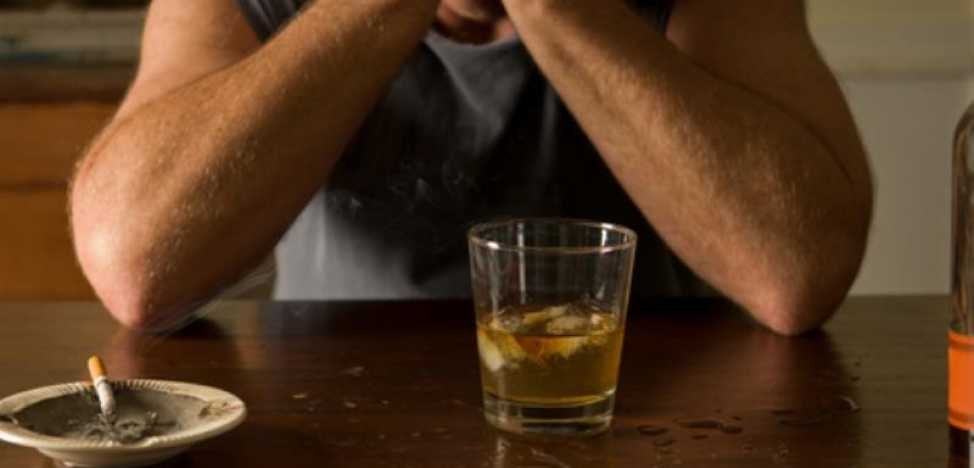 Ce șansă are un dependent de alcool să trăiască o viață normală. Psihiatru: „E un proces greu și de durată“