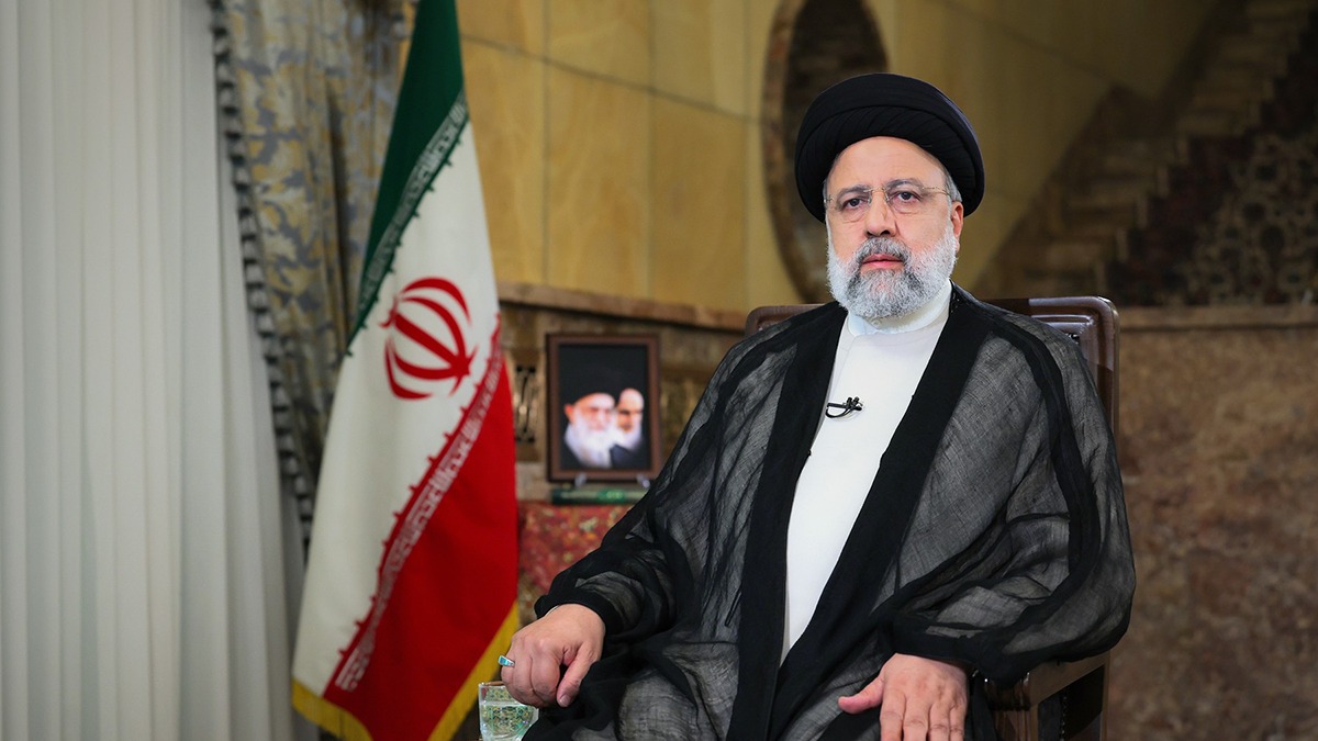 Elicopterul președintelui Iranului, Ebrahim Raisi, a „aterizat forțat” în munți, anunță TEHERAN. Ce se întâmplă dacă Raisi a murit